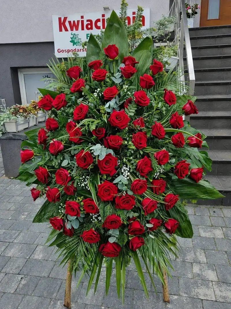 Wieniec klasyczny pogrzebowy WK-1 z najwyższej jakości świeżych róż